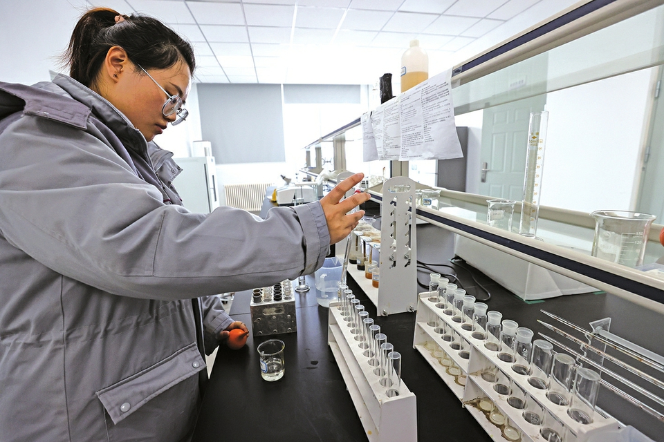 ������ɽ����ȼ�շ�����Ŀ��ȼ��Լ1500�֣����������귢��2�ڶȣ�����������֪���6�򻧼�ͥһ����õ� ����ȼ�� ��������