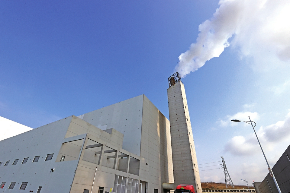 ������ɽ����ȼ�շ�����Ŀ��ȼ��Լ1500�֣����������귢��2�ڶȣ�����������֪���6�򻧼�ͥһ����õ� ����ȼ�� ��������